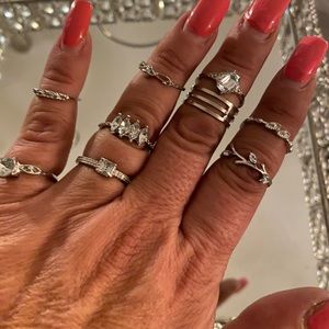 20 RINGS! BEAUTIFUL BOHO RING 💍 SET! Silver DIAMOND 💎 LIKE STONES. GORGEOUS!